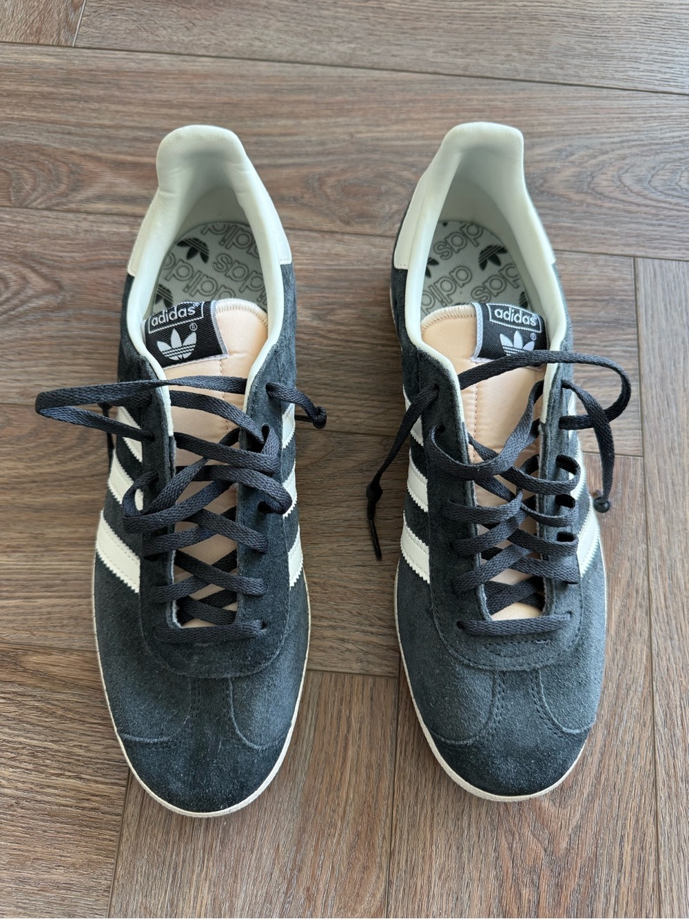 Adidas Men’s 10 Navy Suede Gazelle Sneakers